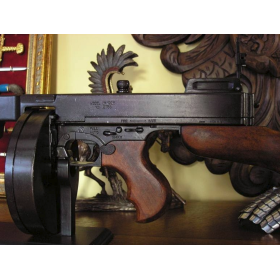 Thompson machine gun with cylinder, USA 1928