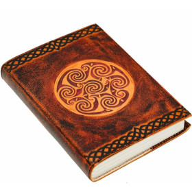 Agenda medievale con disegno a spirale celtica, appunti di diario fatti a mano in vera pelle - 2